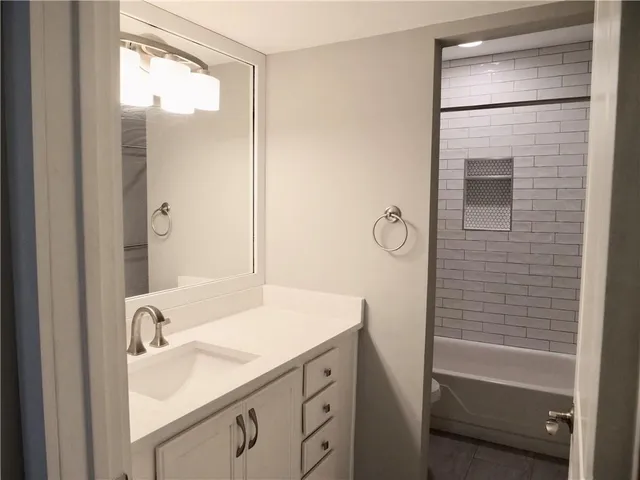 $1,800 | 3650 Ashford Dunwoody Road Northeast, Unit 817, Atlanta, GA 30319