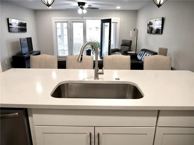 $1,800 | 3650 Ashford Dunwoody Road Northeast, Unit 817, Atlanta, GA 30319