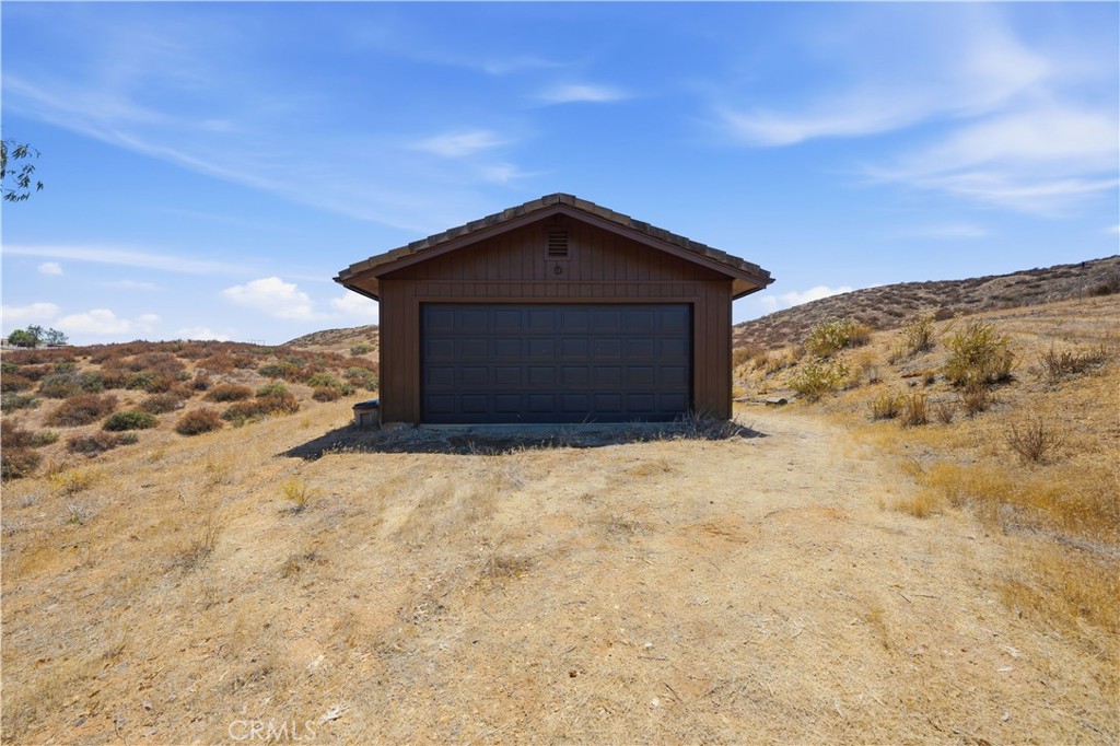 37475 Crown Valley Road Temecula, CA 92592 - Photo 46 of 61 Detached 2-car garage