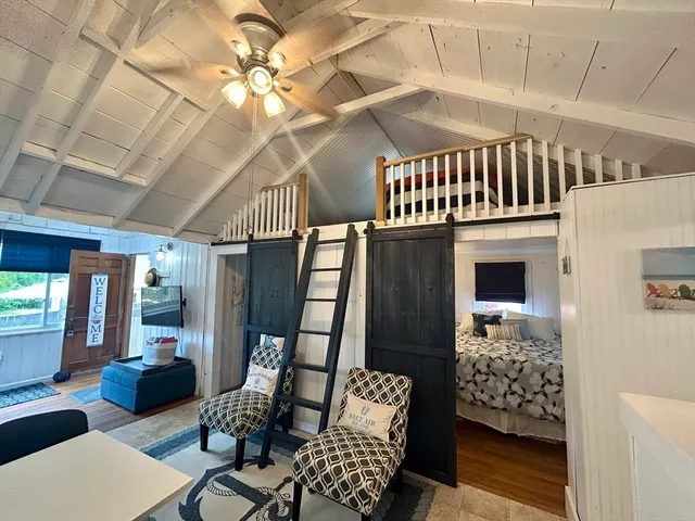 a view of an entryway with a workspace