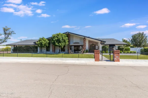 $1,899,000 | 4833 North 38th Street, Phoenix, AZ 85018