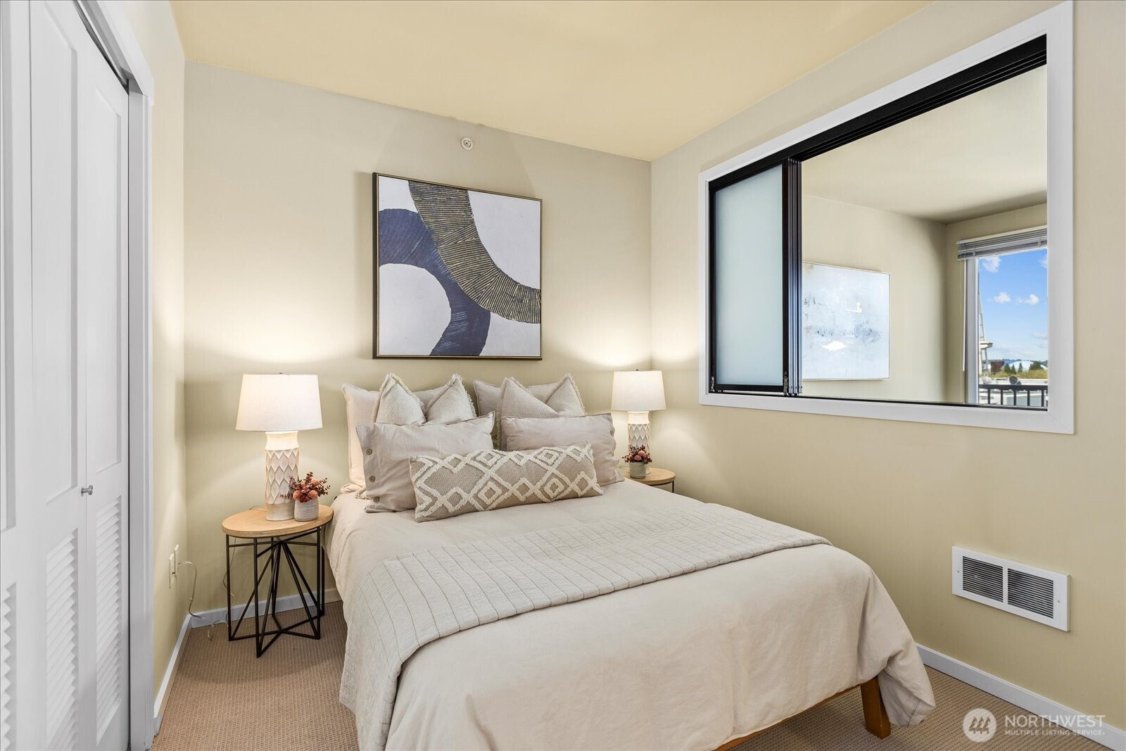 76 Cedar Street, Unit PH07 Seattle, WA 98121 - Photo 17 of 33 a bedroom with a bed and a painting on the wall
