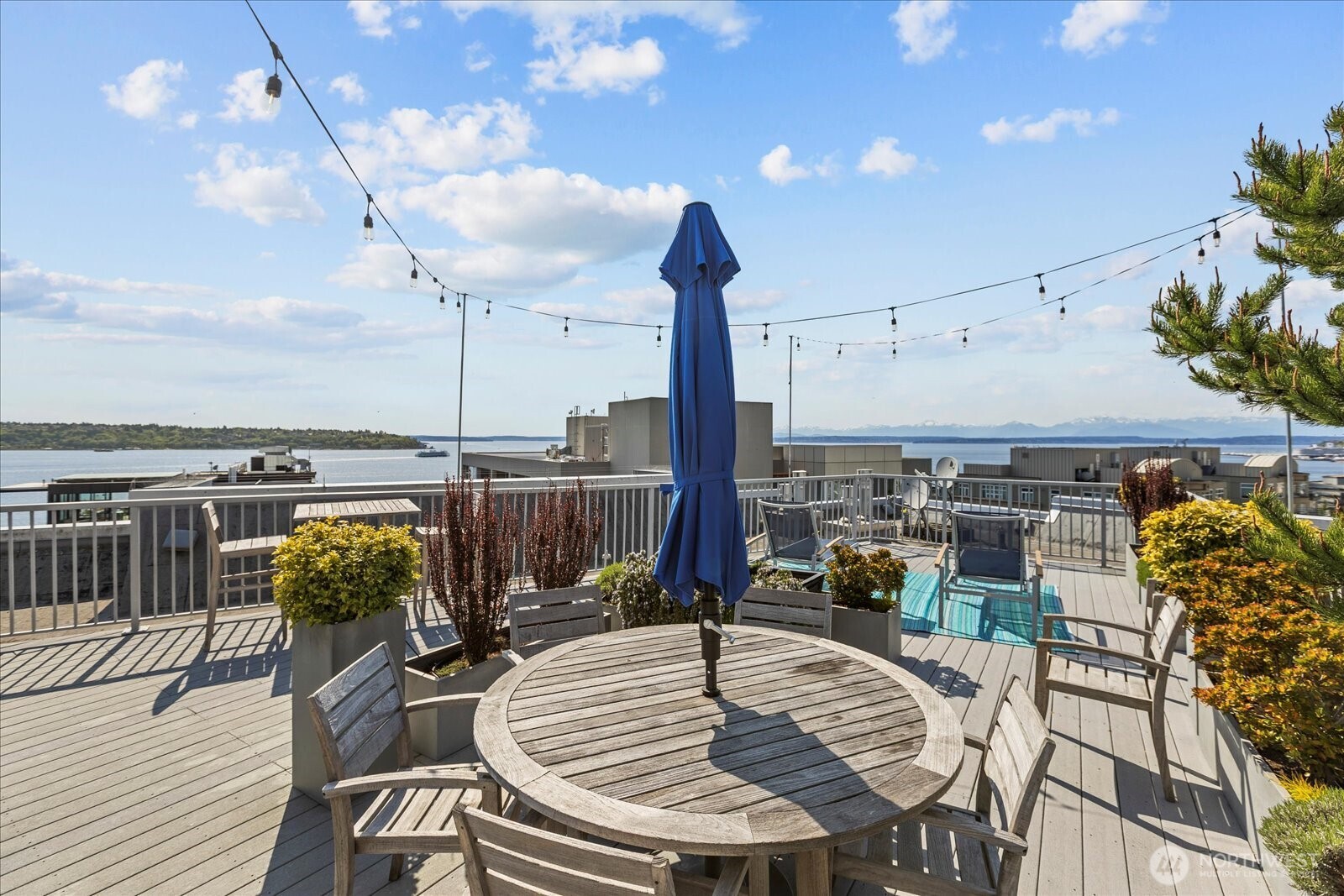 76 Cedar Street, Unit PH07 Seattle, WA 98121 - Photo 23 of 33 a view of a terrace