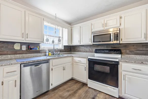 $369,900 | 132 Kimberly Street, Portland, TN 37148