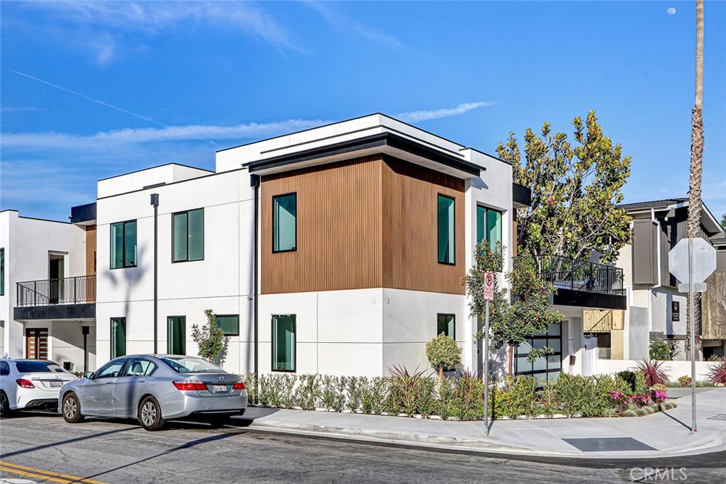 2701 Ruhland Avenue Redondo Beach, CA 90278 - Photo 2 of 38 a building view