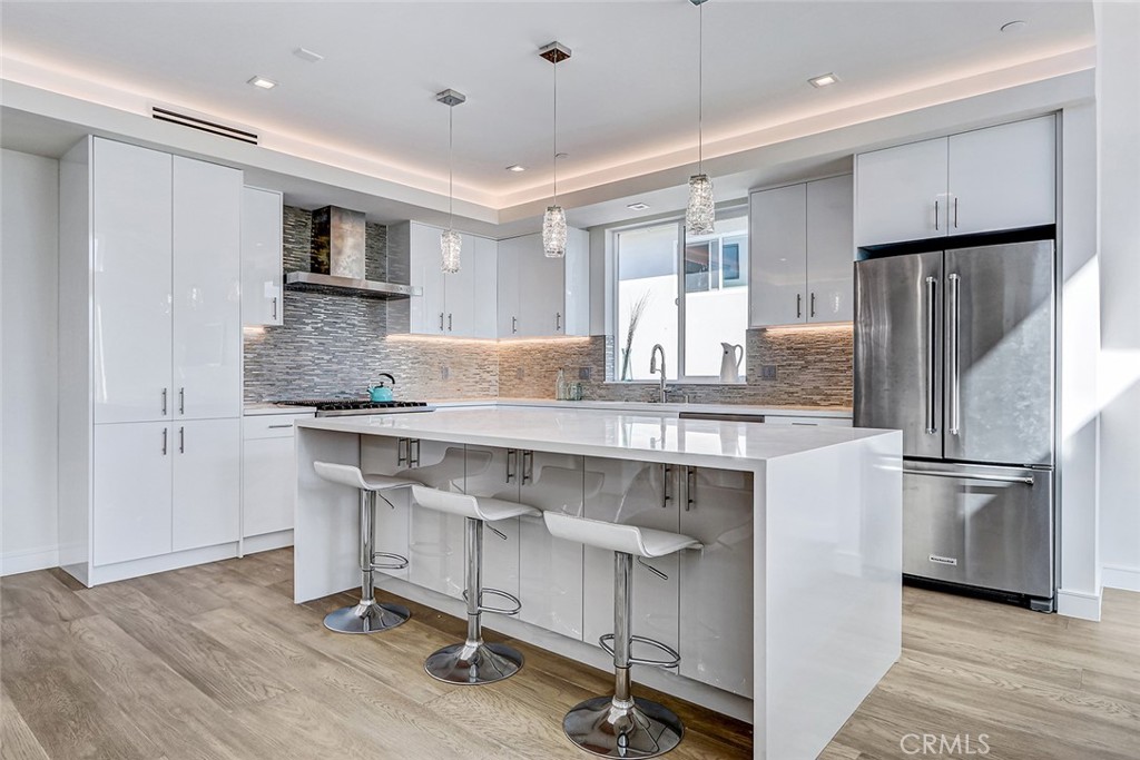 2701 Ruhland Avenue Redondo Beach, CA 90278 - Photo 22 of 38 a kitchen with kitchen island a sink stove and refrigerator
