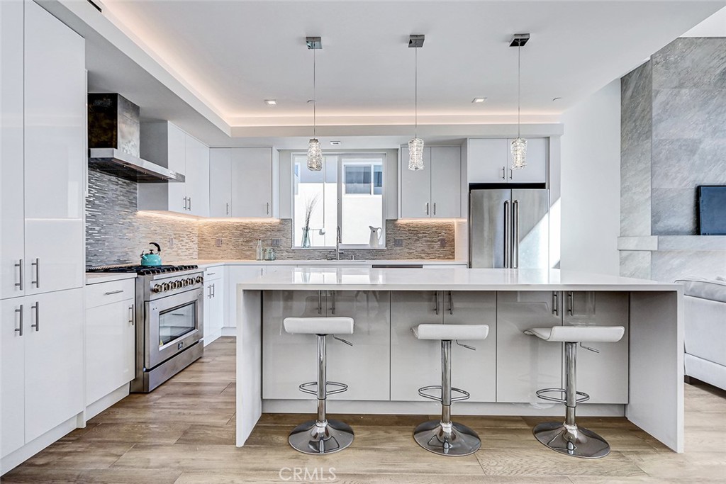 2701 Ruhland Avenue Redondo Beach, CA 90278 - Photo 24 of 38 a kitchen with granite countertop a stove a sink and a refrigerator