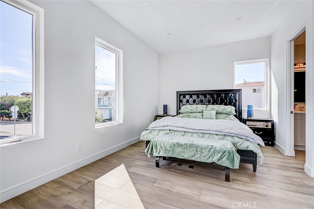 2701 Ruhland Avenue Redondo Beach, CA 90278 - Photo 26 of 38 a bedroom with a bed and wooden floor