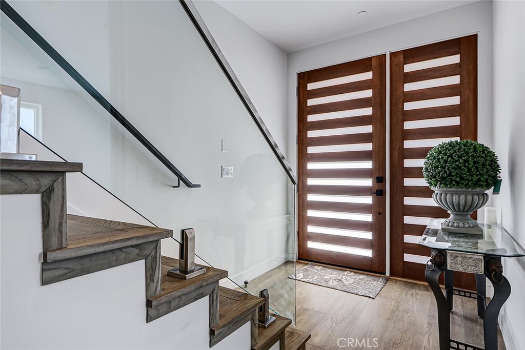 2701 Ruhland Avenue Redondo Beach, CA 90278 - Photo 3 of 38 a view of entryway