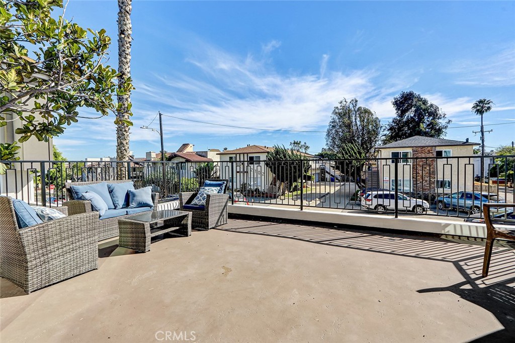 2701 Ruhland Avenue Redondo Beach, CA 90278 - Photo 33 of 38 a view of a patio with couches and chairs