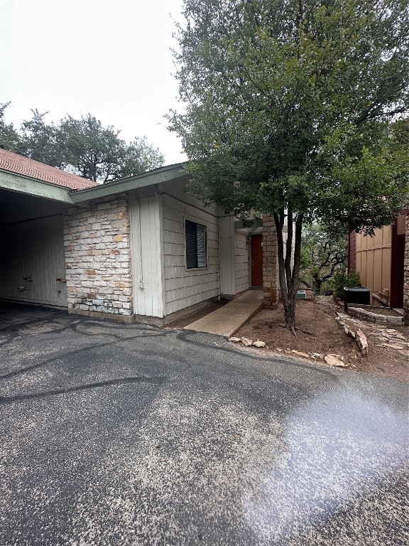 a view of a house with a outdoor space