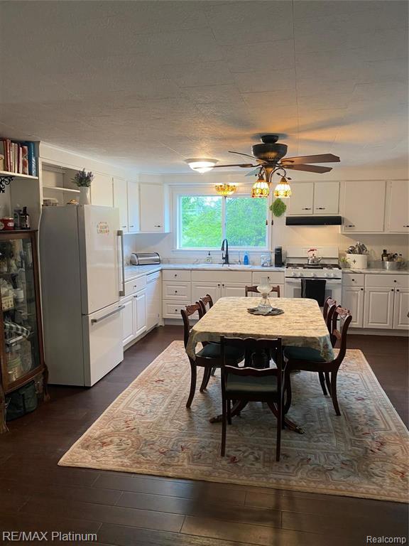 1976 Oak Grove Road Howell, MI 48855 - Photo 3 of 16