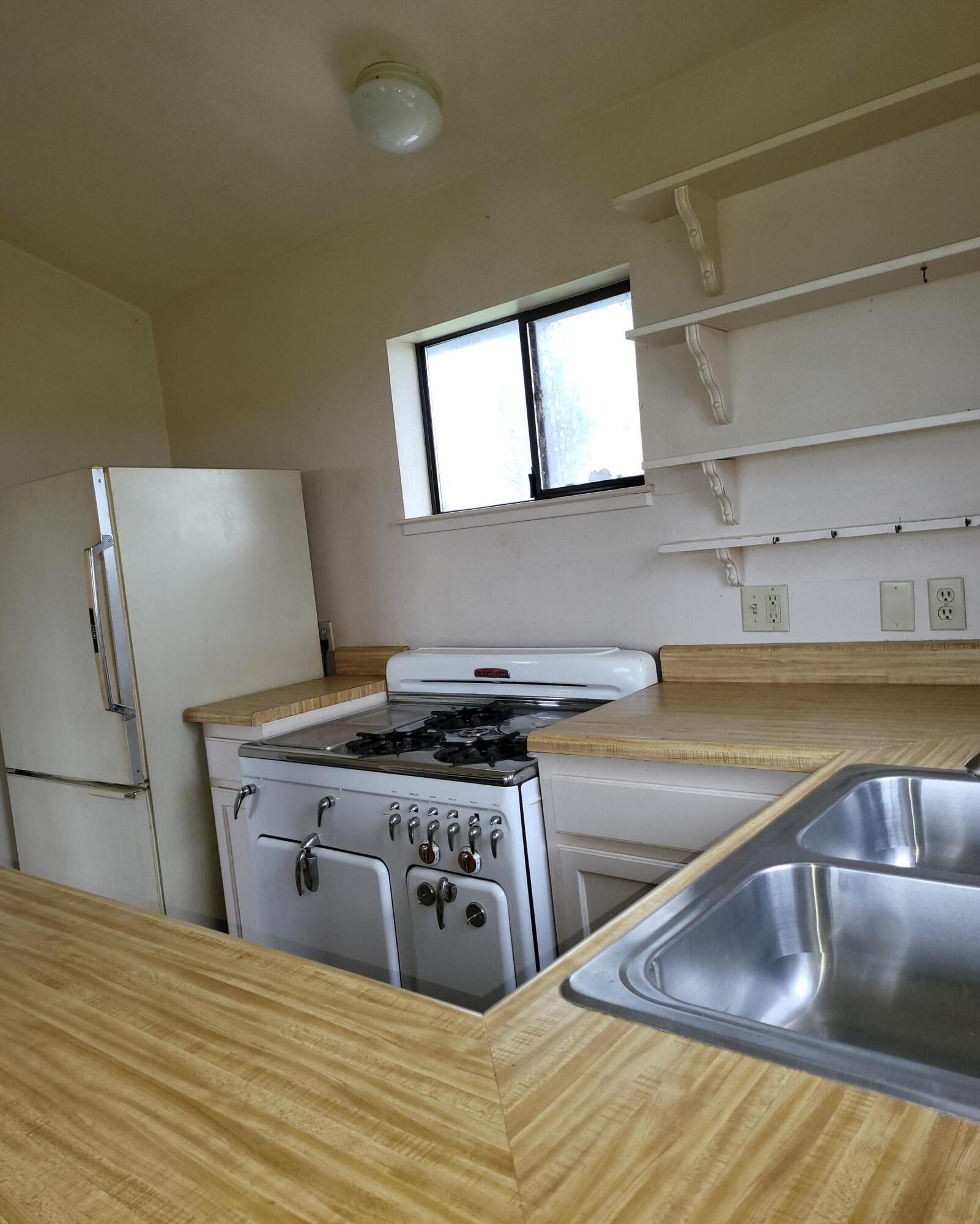 19009 Paskenta Road Corning, CA 96021 - Photo 15 of 33 a kitchen with a stove and a refrigerator
