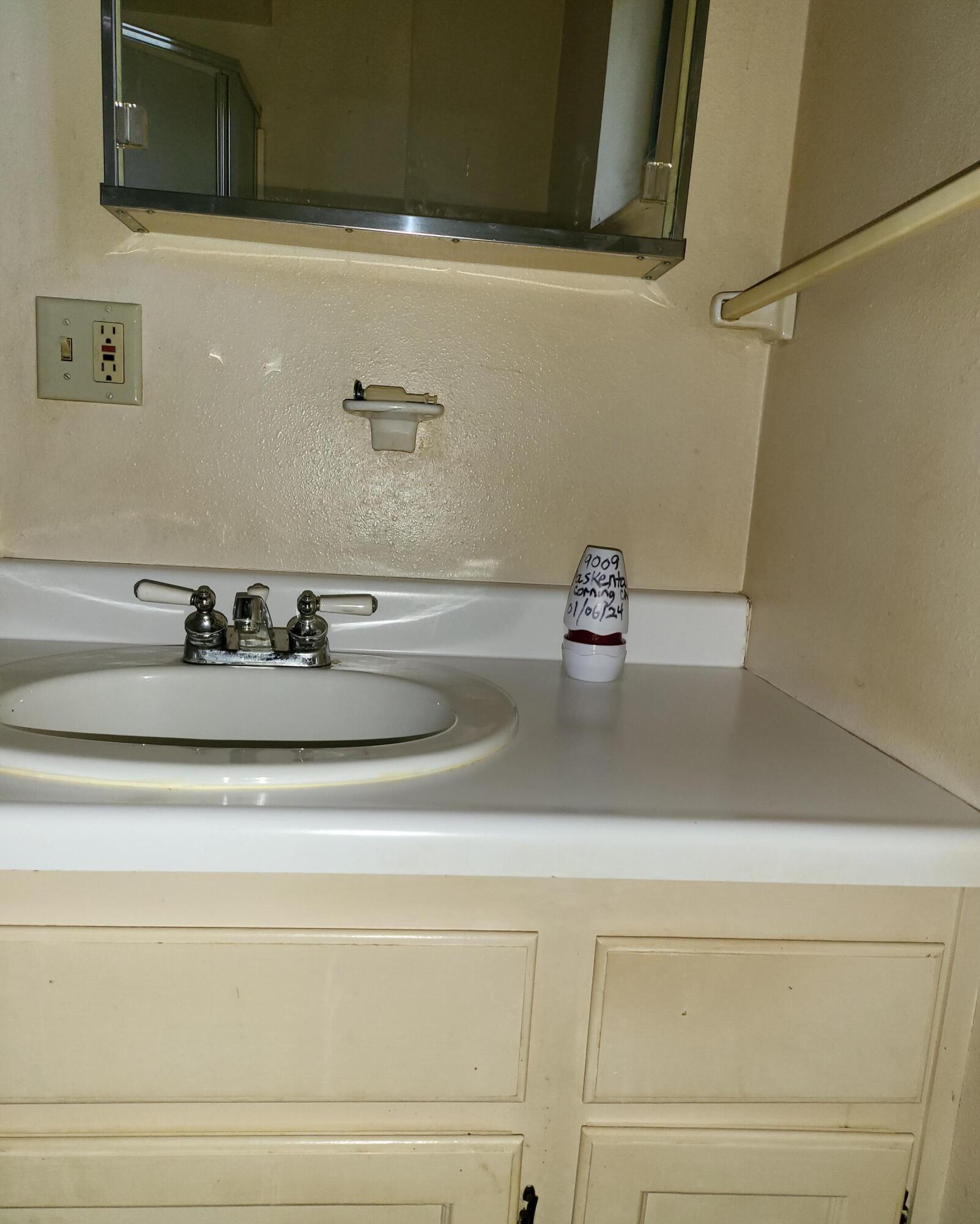 19009 Paskenta Road Corning, CA 96021 - Photo 7 of 33 a bathroom with a sink and a mirror