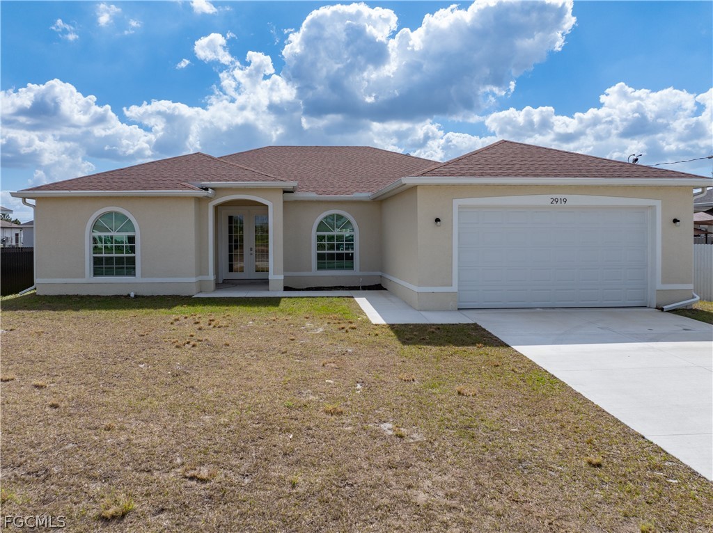 a view of a house with a yard
