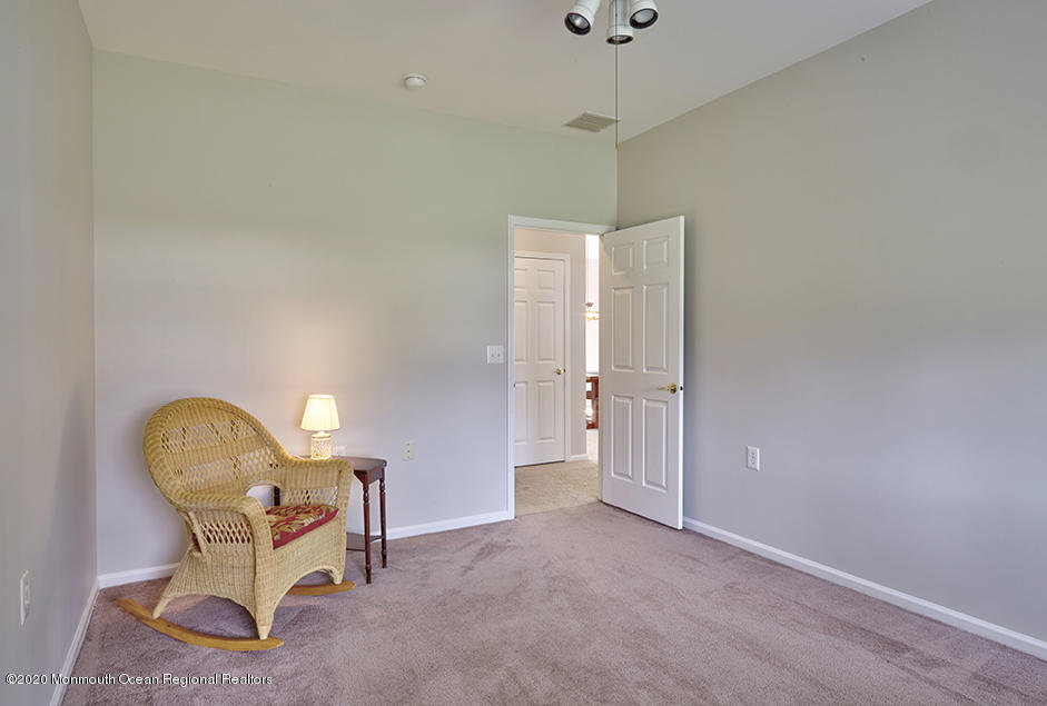 72 Hummingbird Drive Hamilton, NJ 08690 - Photo 14 of 28 72 Hummingbird Dr09 72