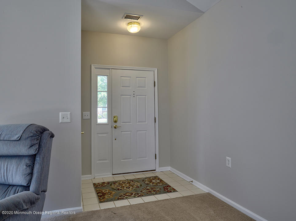 72 Hummingbird Drive Hamilton, NJ 08690 - Photo 3 of 28 72 Hummingbird Dr01 72