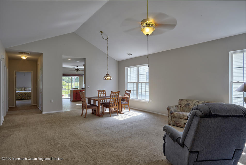 72 Hummingbird Drive Hamilton, NJ 08690 - Photo 4 of 28 72 Hummingbird Dr02 72