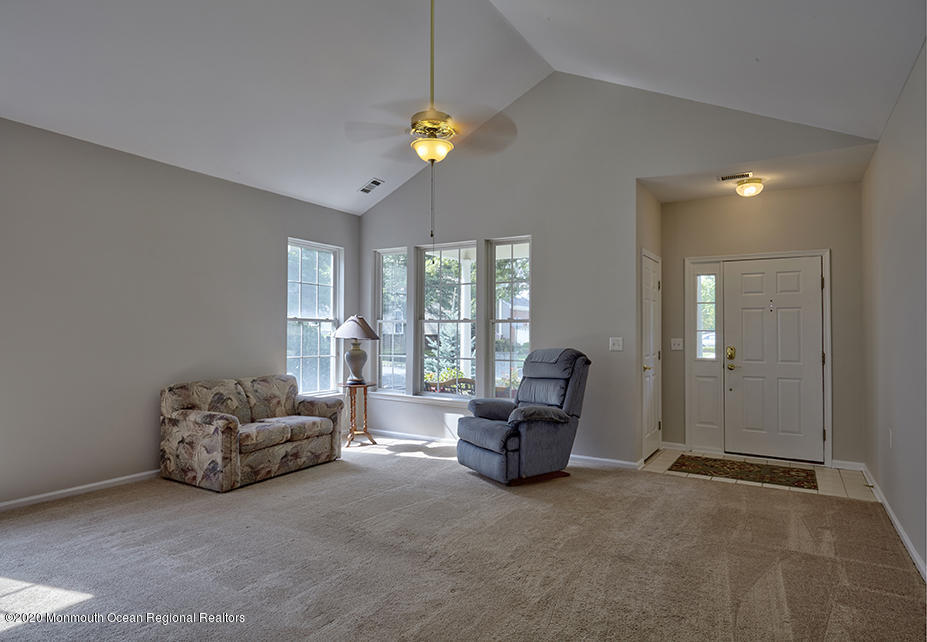 72 Hummingbird Drive Hamilton, NJ 08690 - Photo 5 of 28 72 Hummingbird Dr03 72