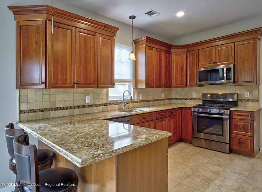 72 Hummingbird Drive Hamilton, NJ 08690 - Photo 8 of 28 72 Hummingbird Dr20 72