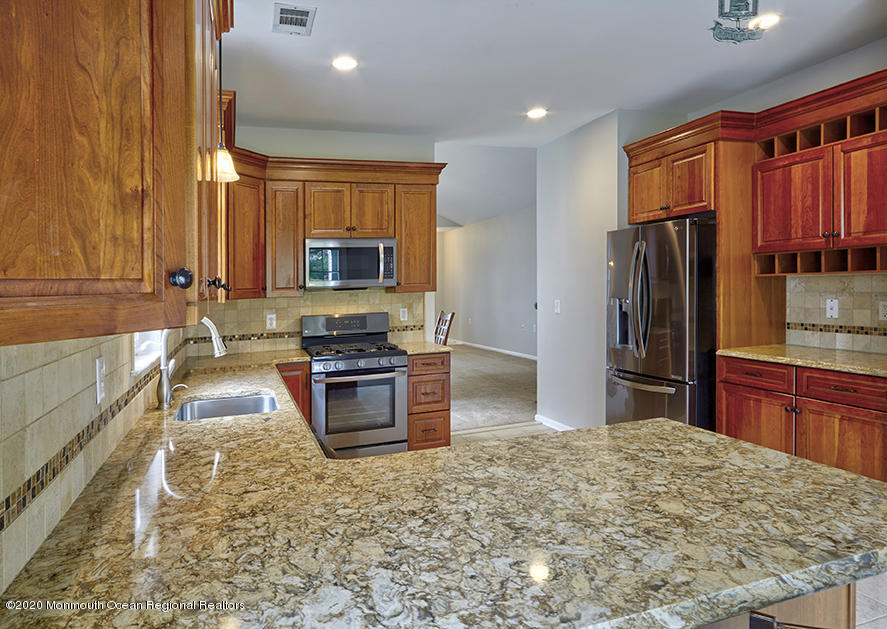 72 Hummingbird Drive Hamilton, NJ 08690 - Photo 9 of 28 72 Hummingbird Dr21 72