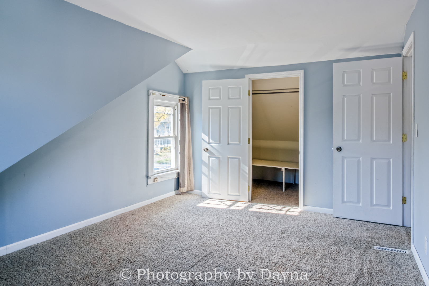 964 South Lincoln Avenue Kankakee, IL 60901 - Photo 18 of 29 an empty room with windows