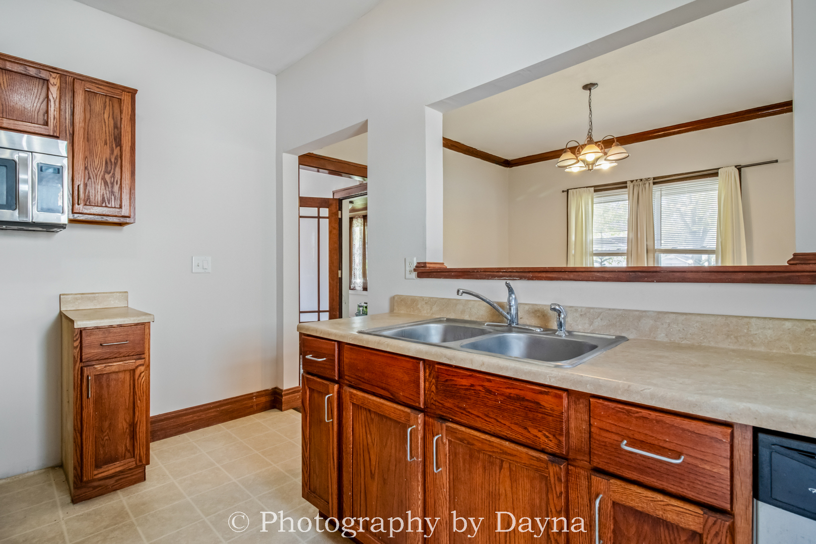 964 South Lincoln Avenue Kankakee, IL 60901 - Photo 7 of 29 a bathroom with a sink and a mirror