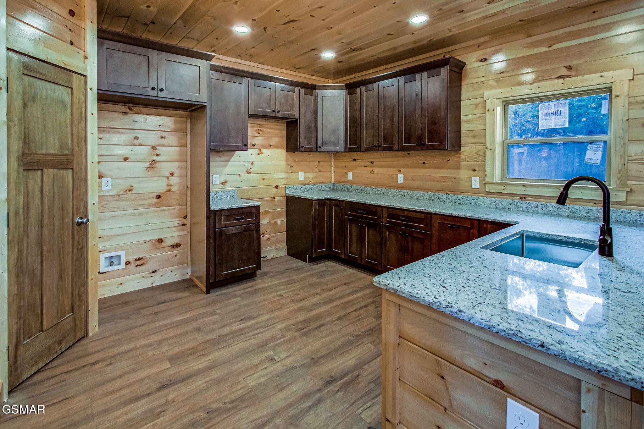 1821 Pinestand Rdg Way Pigeon Forge, TN 37862 - Photo 8 of 38 Gallery Image 8