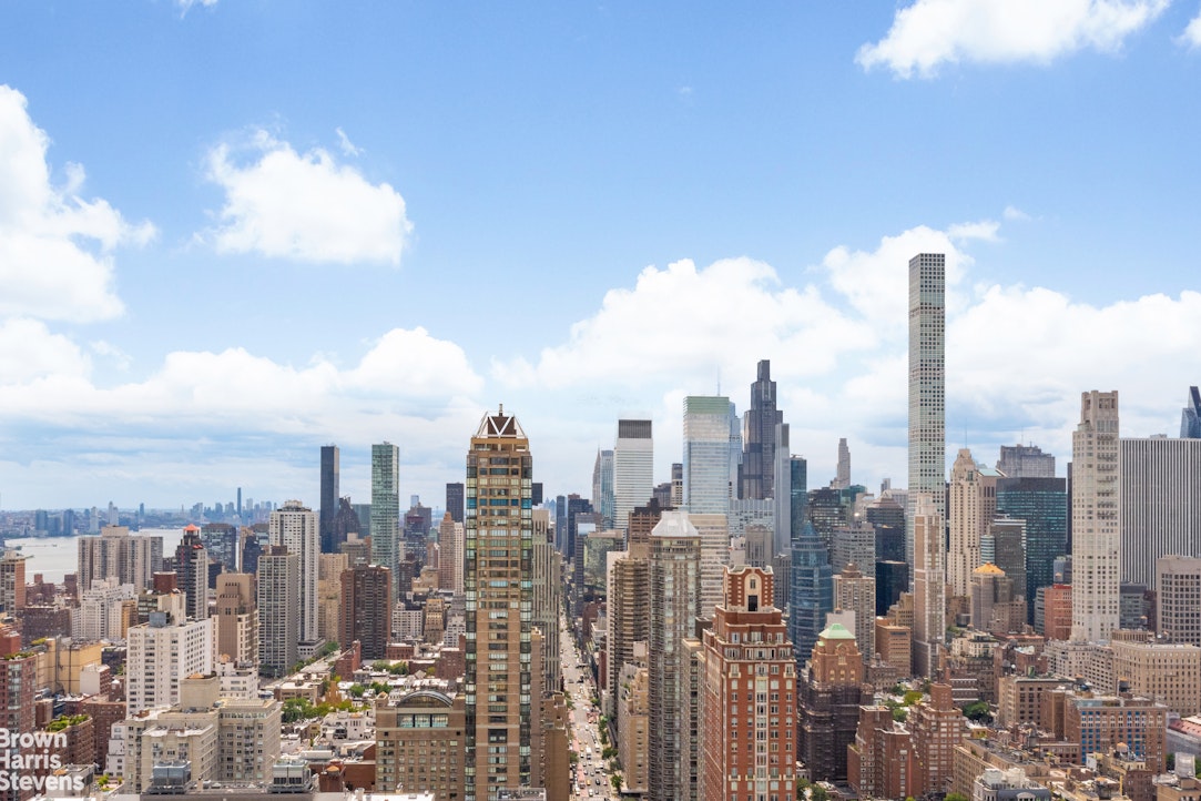 200 East 69th Street, Unit 47 Manhattan, NY 10021 - Photo 24 of 30 a city view with lot of high rise buildings