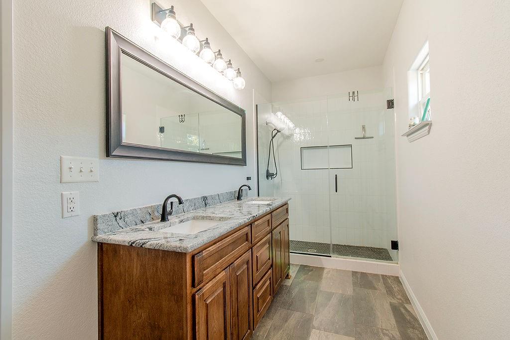 280 Lanier Road Combine, TX 75159 - Photo 10 of 36 a bathroom with a double vanity sink mirror and