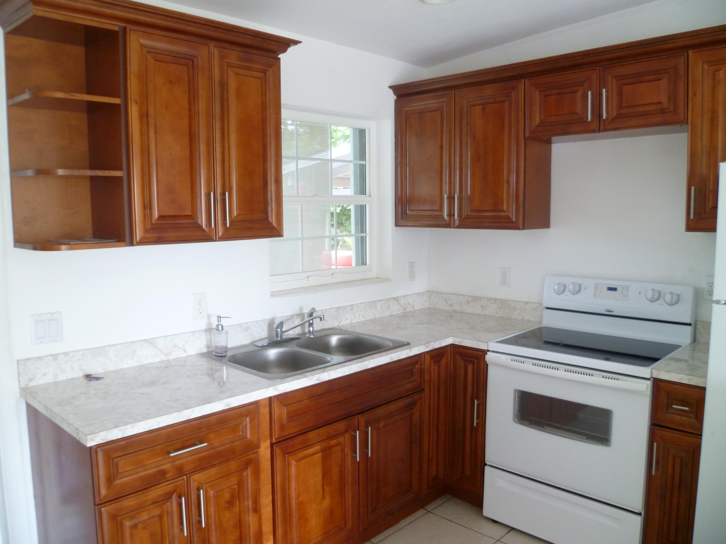 5541 North Lewis Road West Palm Beach, FL 33415 - Photo 5 of 31 P1030002