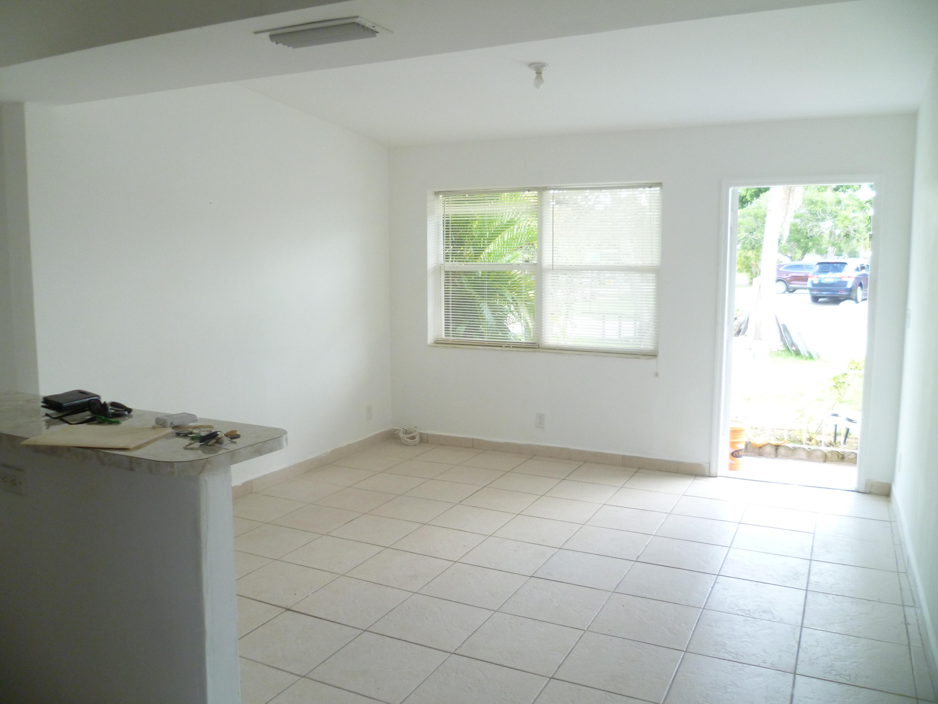 5541 North Lewis Road West Palm Beach, FL 33415 - Photo 6 of 31 P1030003