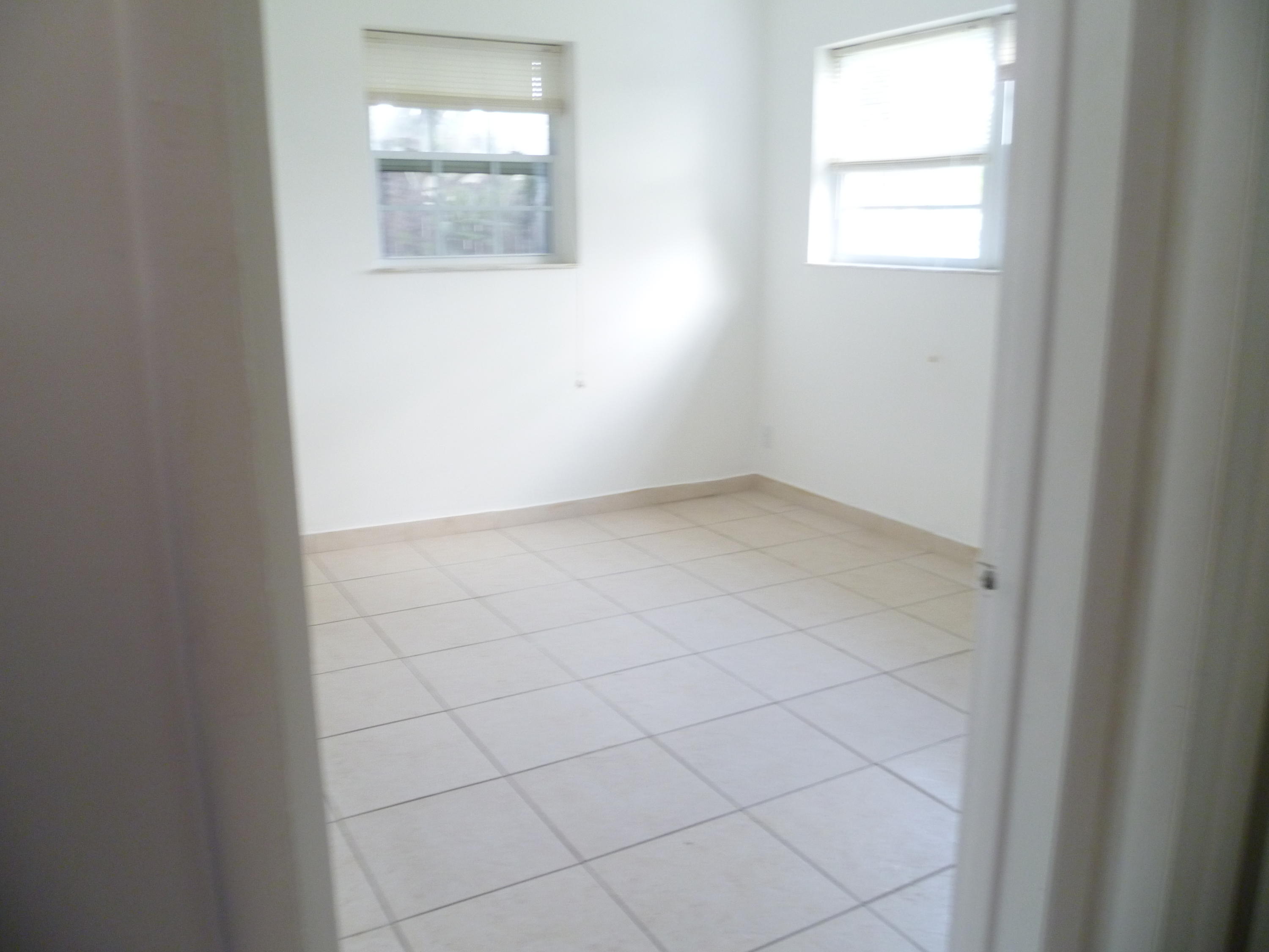 5541 North Lewis Road West Palm Beach, FL 33415 - Photo 7 of 31 P1030019