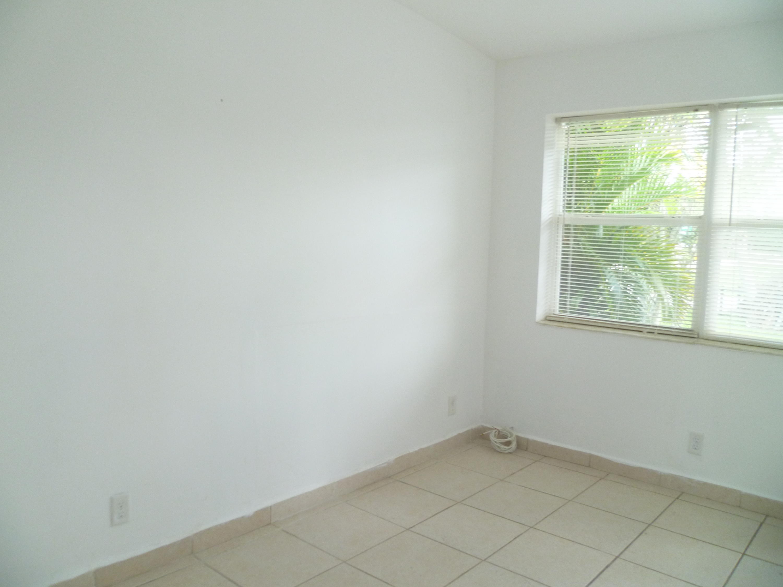 5541 North Lewis Road West Palm Beach, FL 33415 - Photo 8 of 31 P1030024