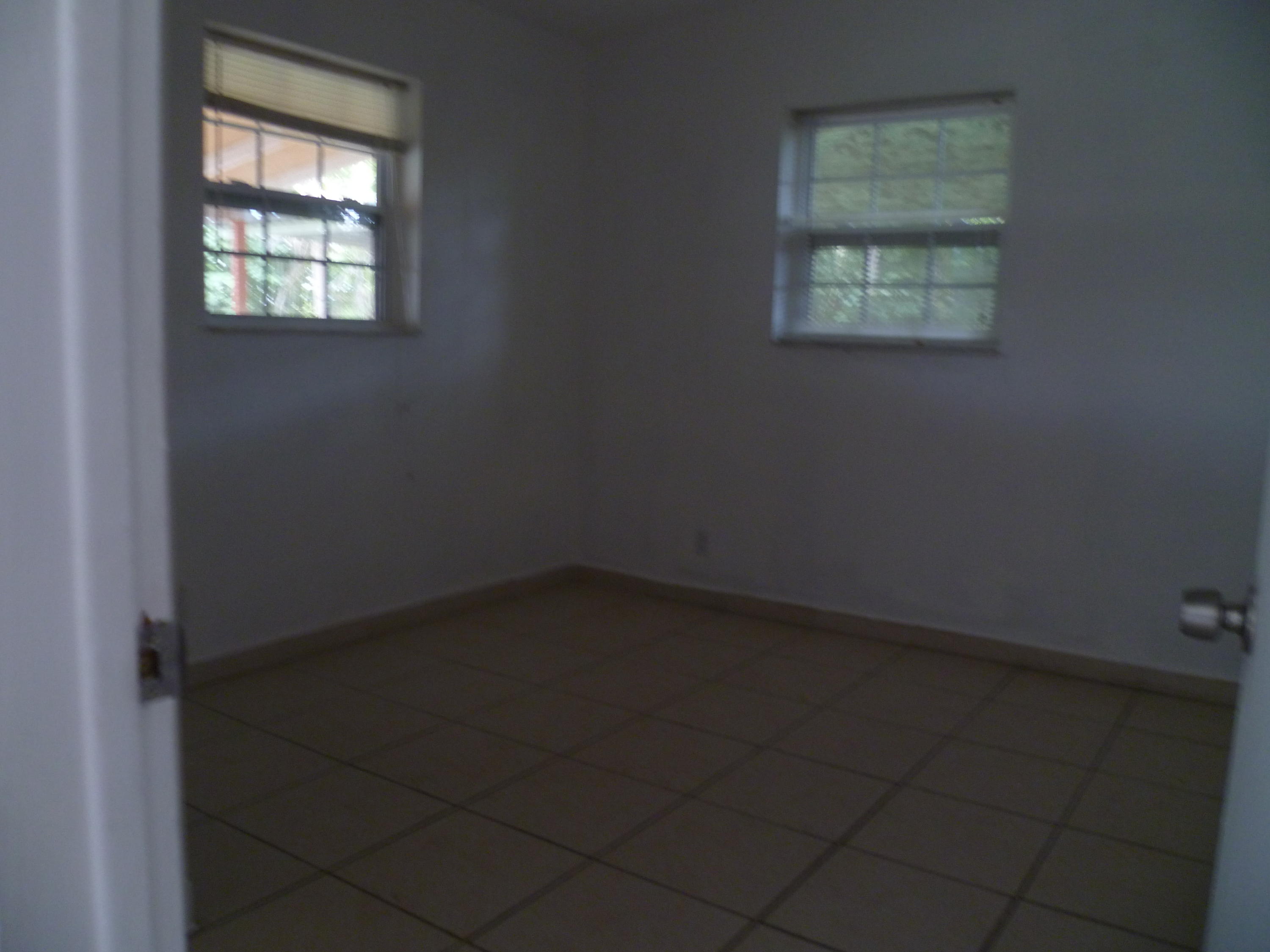 5541 North Lewis Road West Palm Beach, FL 33415 - Photo 9 of 31 P1030021