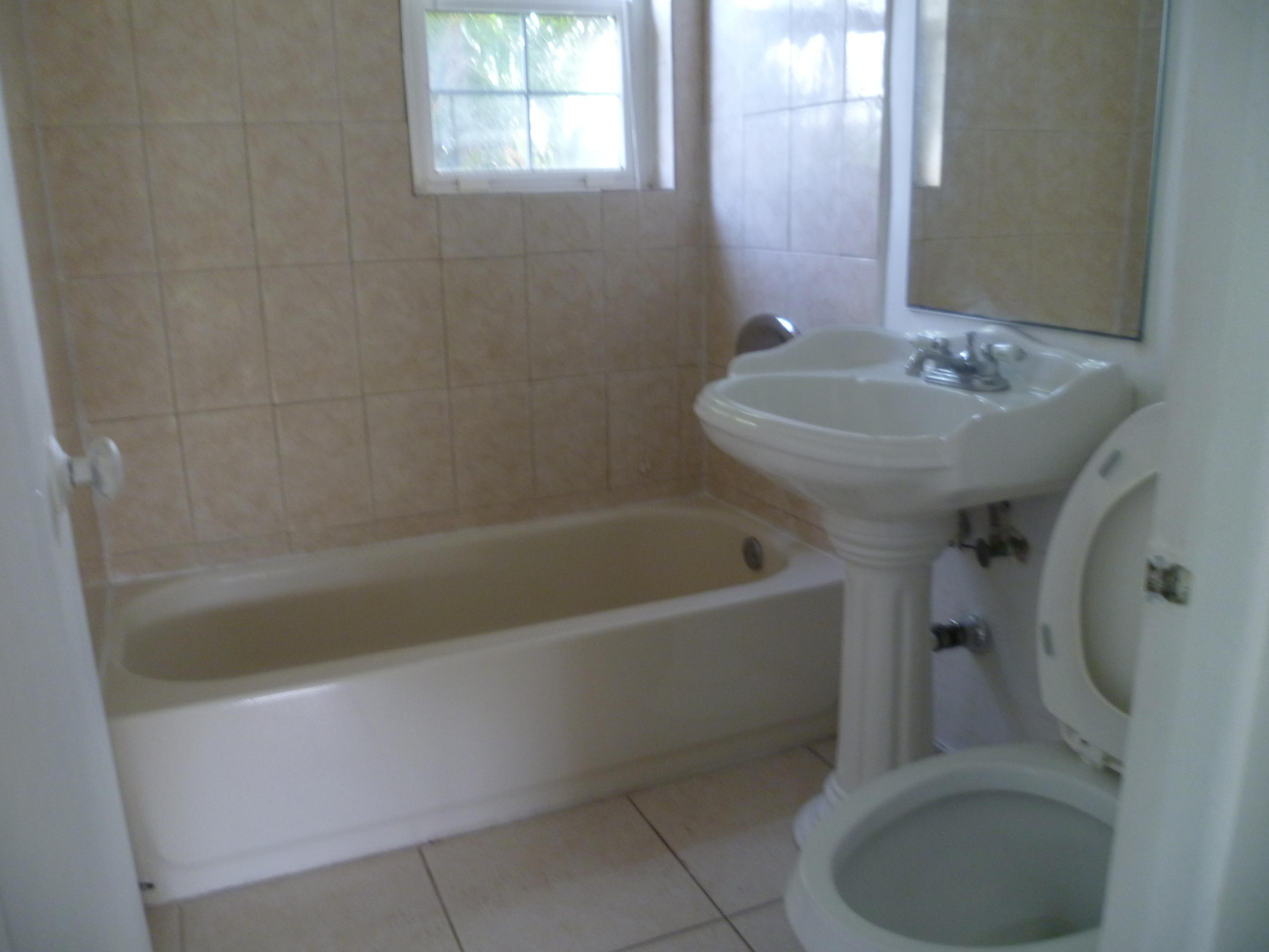 5541 North Lewis Road West Palm Beach, FL 33415 - Photo 10 of 31 P1030020