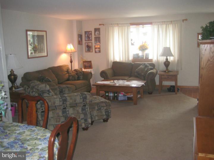 10236 West Keswick Road Philadelphia, PA 19114 - Photo 4 of 20 Gallery Image 4