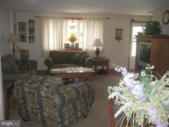 10236 West Keswick Road Philadelphia, PA 19114 - Photo 7 of 20 Gallery Image 7