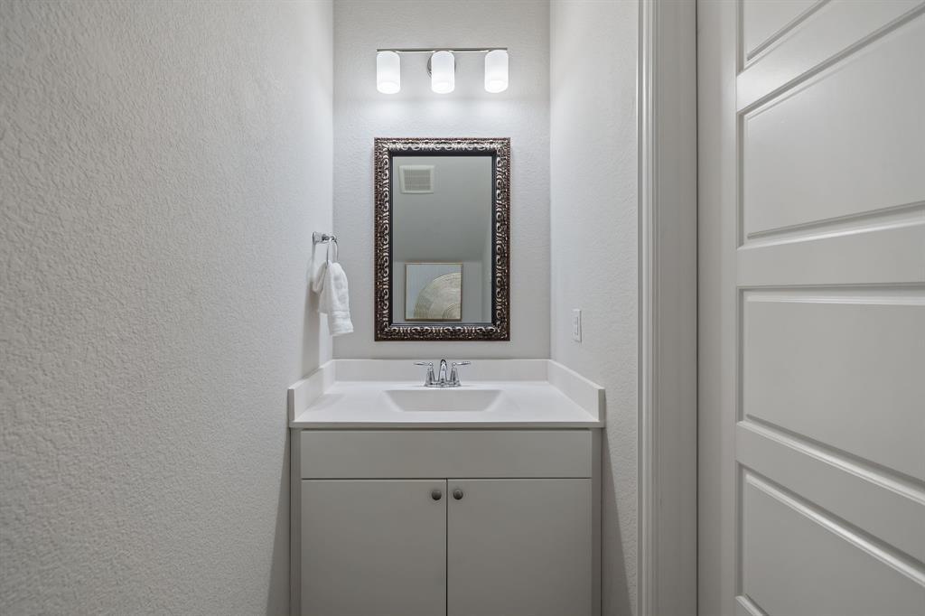 744 Patriot Lane Irving, TX 75060 - Photo 29 of 40 a bathroom with a sink and a mirror