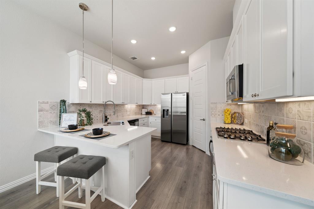 744 Patriot Lane Irving, TX 75060 - Photo 10 of 40 a kitchen with stainless steel appliances kitchen island granite countertop a sink and cabinets