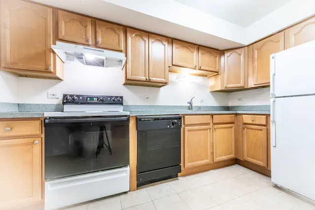 $1,550 | 2226 South Goebbert Road, Unit 270, Arlington Heights, IL 60005