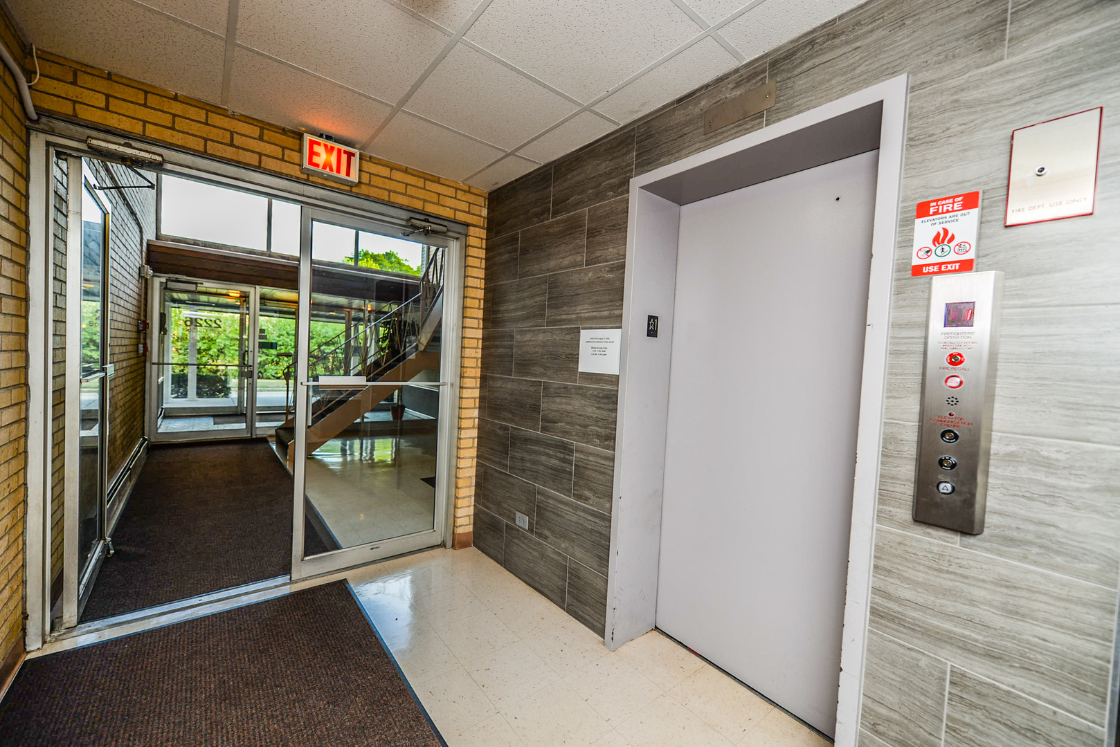 2226 South Goebbert Road, Unit 270 Arlington Heights, IL 60005 - Photo 22 of 27 a view of elevator with hallway
