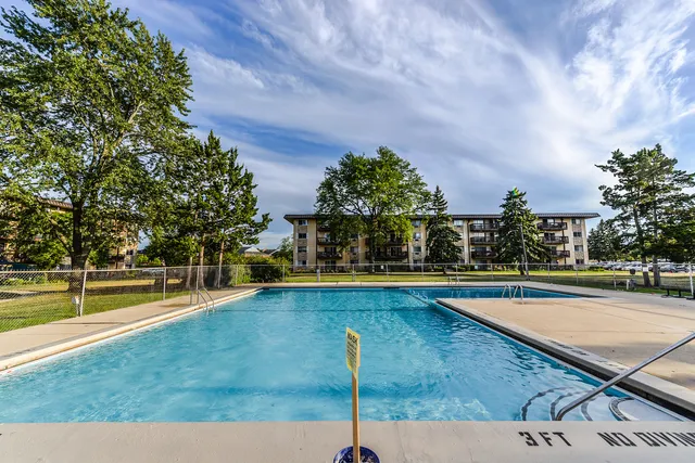 $1,550 | 2226 South Goebbert Road, Unit 270, Arlington Heights, IL 60005