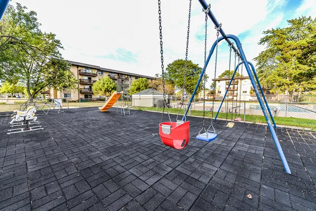 $1,550 | 2226 South Goebbert Road, Unit 270, Arlington Heights, IL 60005