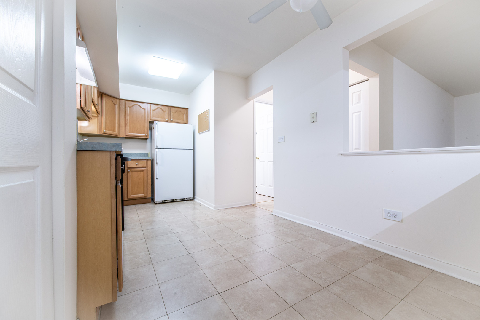2226 South Goebbert Road, Unit 270 Arlington Heights, IL 60005 - Photo 5 of 27 a view of a kitchen with a sink
