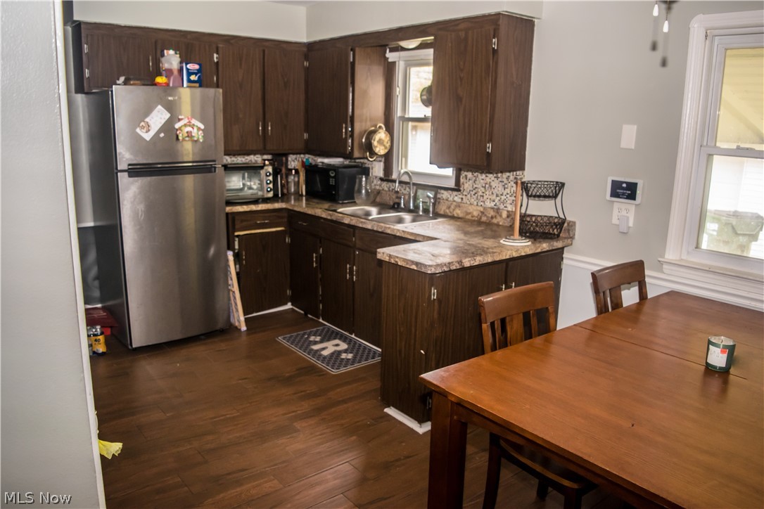 1079 Winston Road Cleveland, OH 44121 - Photo 4 of 9