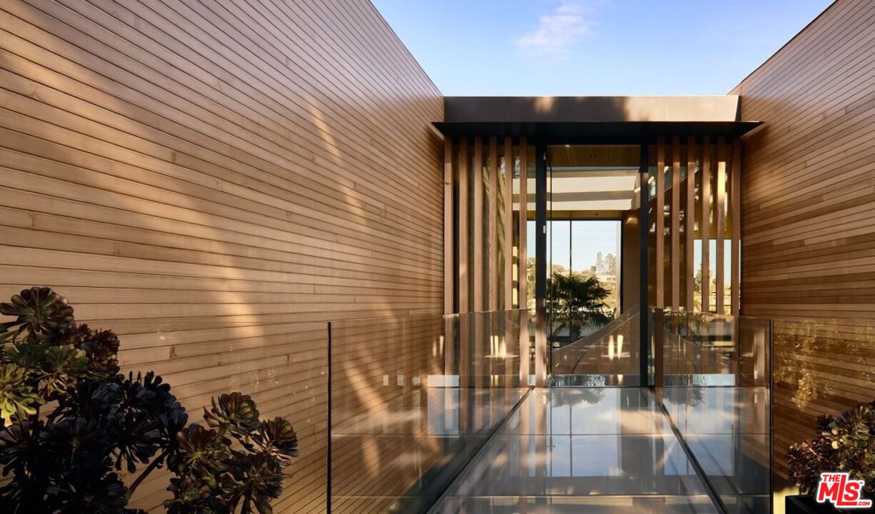 1520 Carla Ridge Beverly Hills, CA 90210 - Photo 23 of 24 a view of balcony