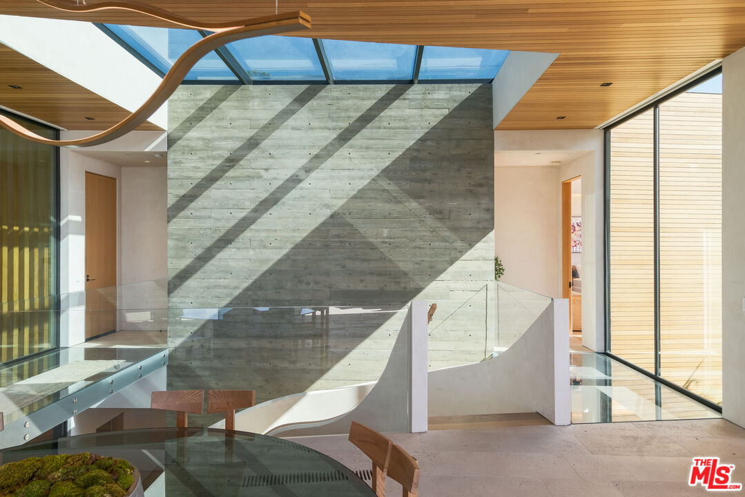 1520 Carla Ridge Beverly Hills, CA 90210 - Photo 6 of 24 a view of entryway