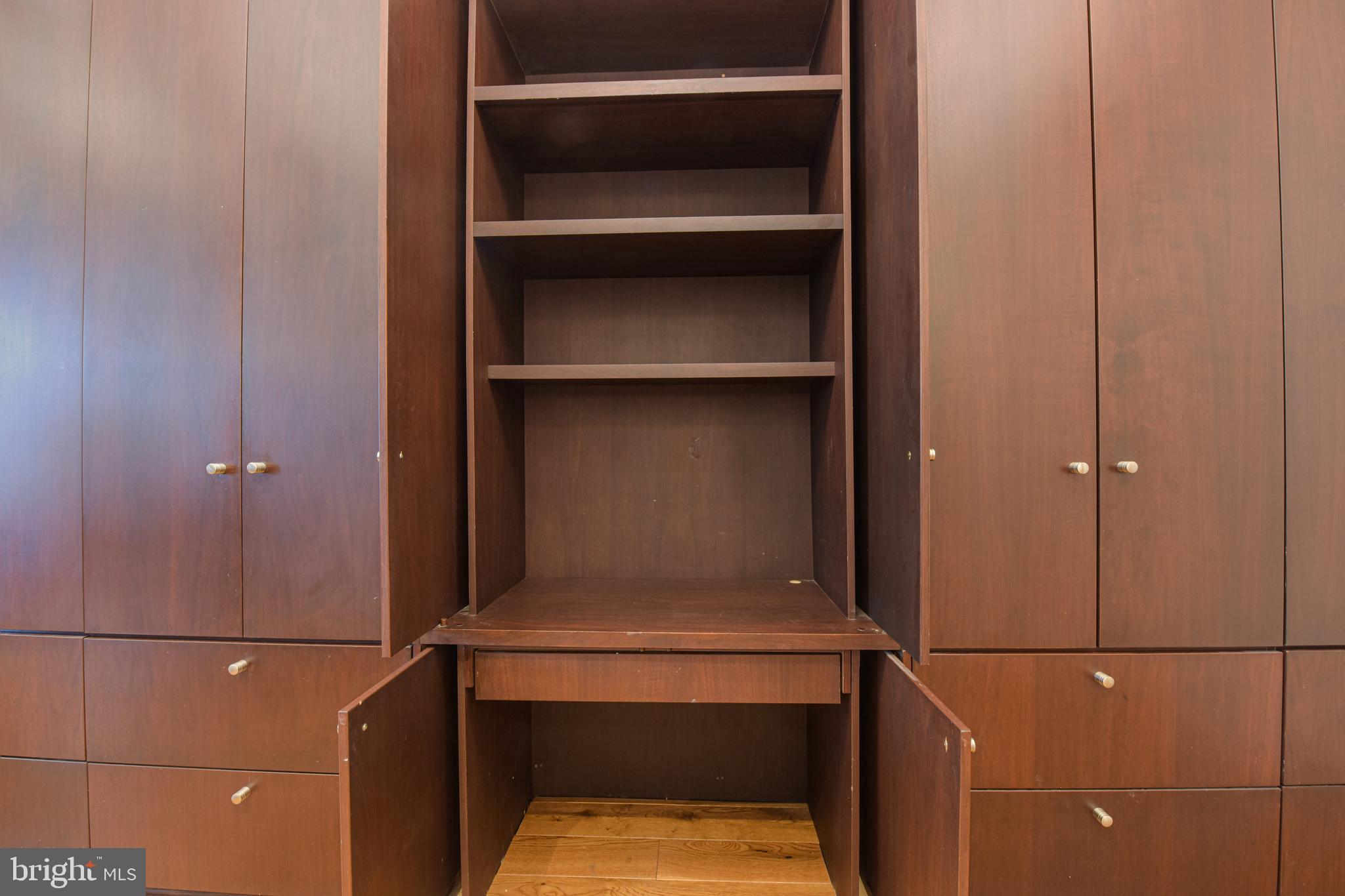 1700 Kalorama Road Northwest, Unit 307 Washington, DC 20009 - Photo 7 of 34 Built-in desk