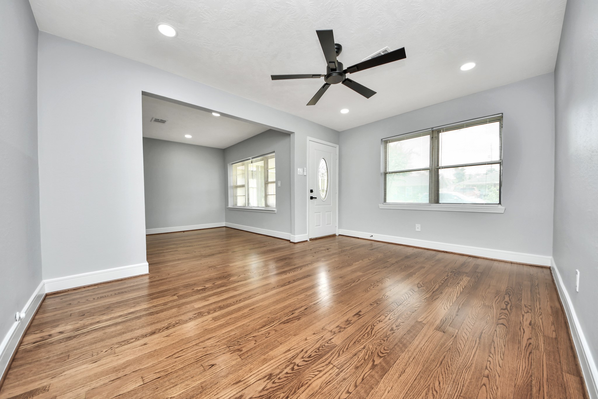 2212 Raspberry Lane Pasadena, TX 77502 - Photo 4 of 49